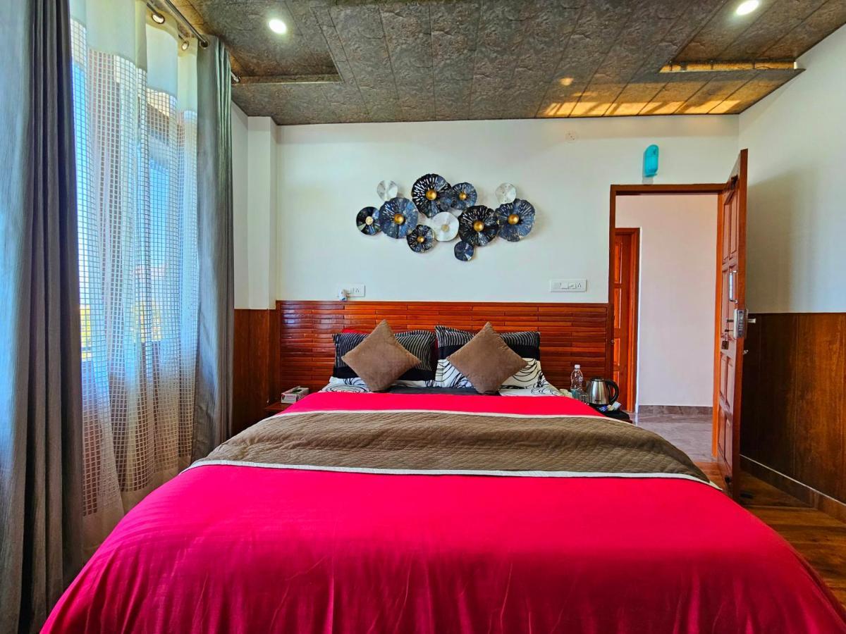 The Tulip Bir Hotel Buitenkant foto