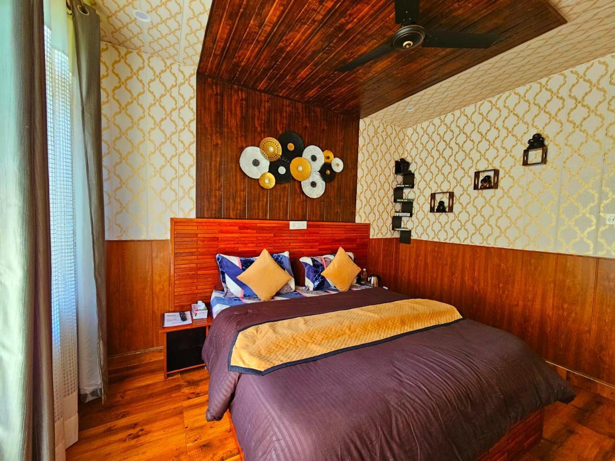 The Tulip Bir Hotel Buitenkant foto